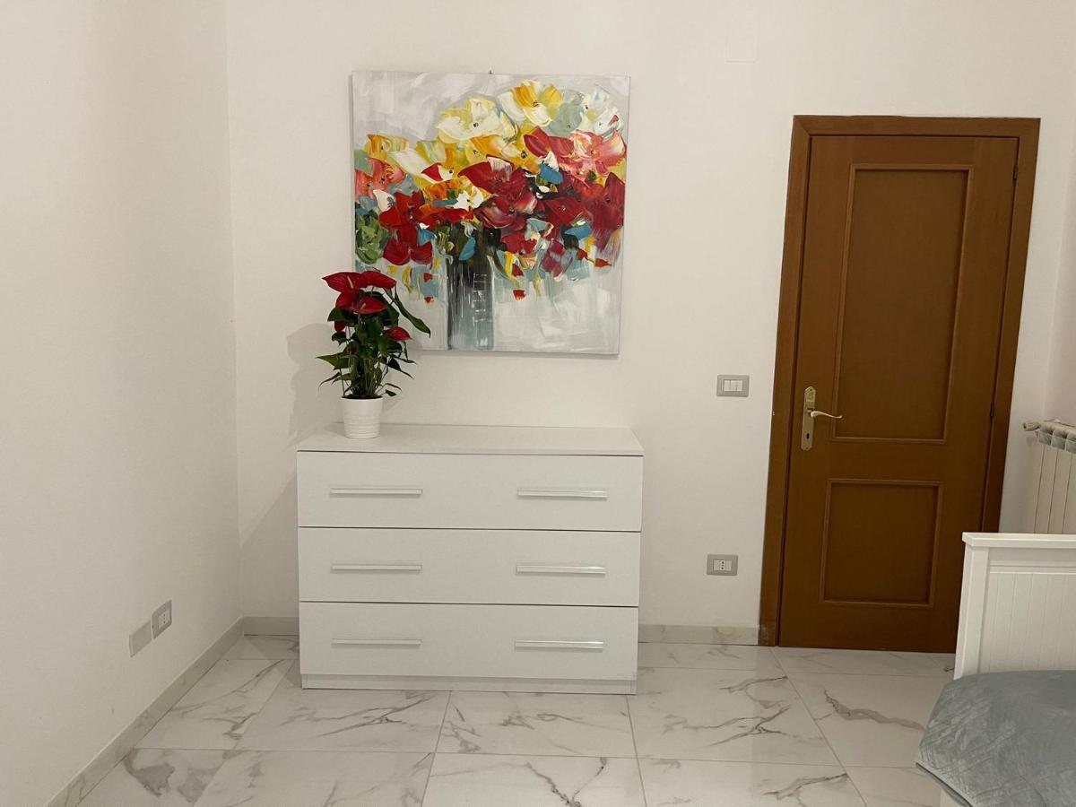 Flowers In Rome Apartment Bagian luar foto